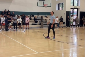 开云体育平台-库里举行个人训练营 跑动后接球就投 5v5训练赛停顿后三分命中